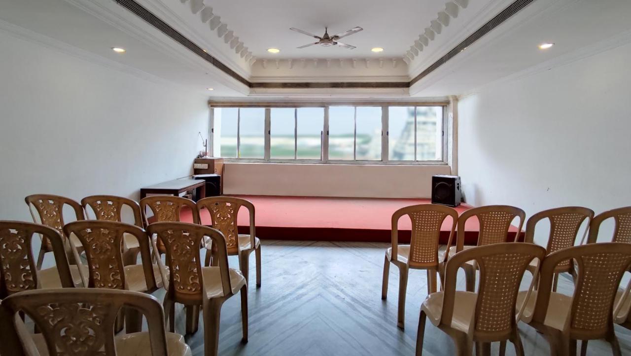 Aarathy Hotel