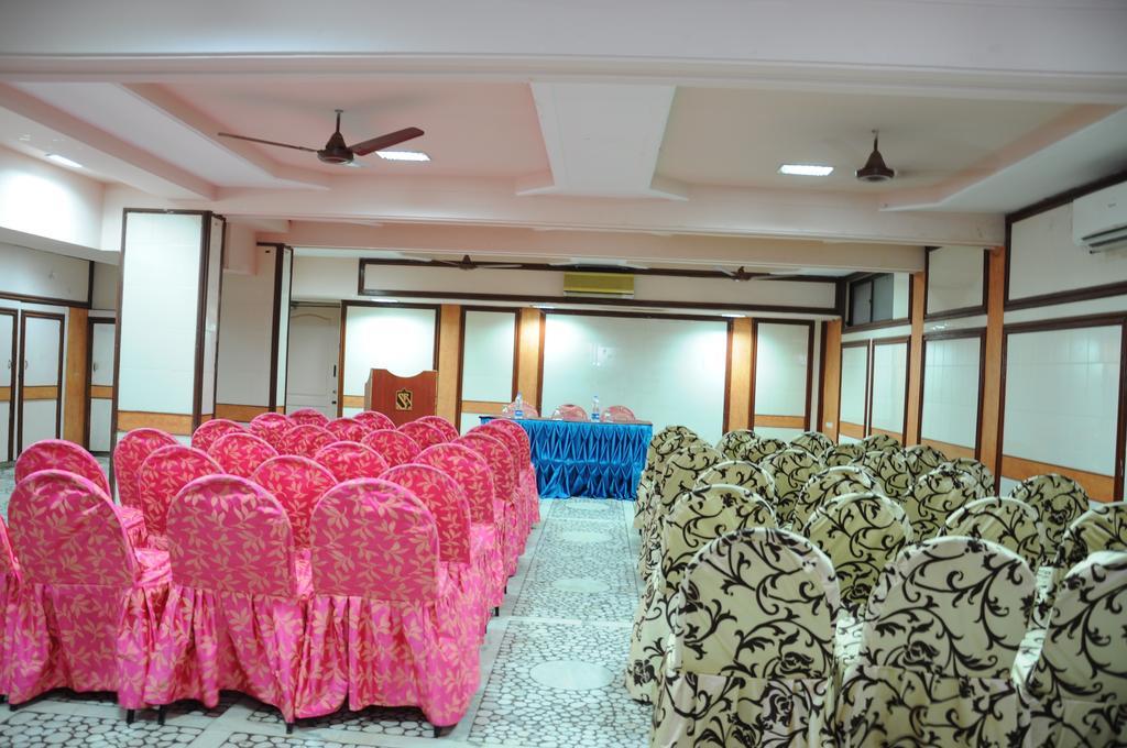 Hotel Saratharajans 3*