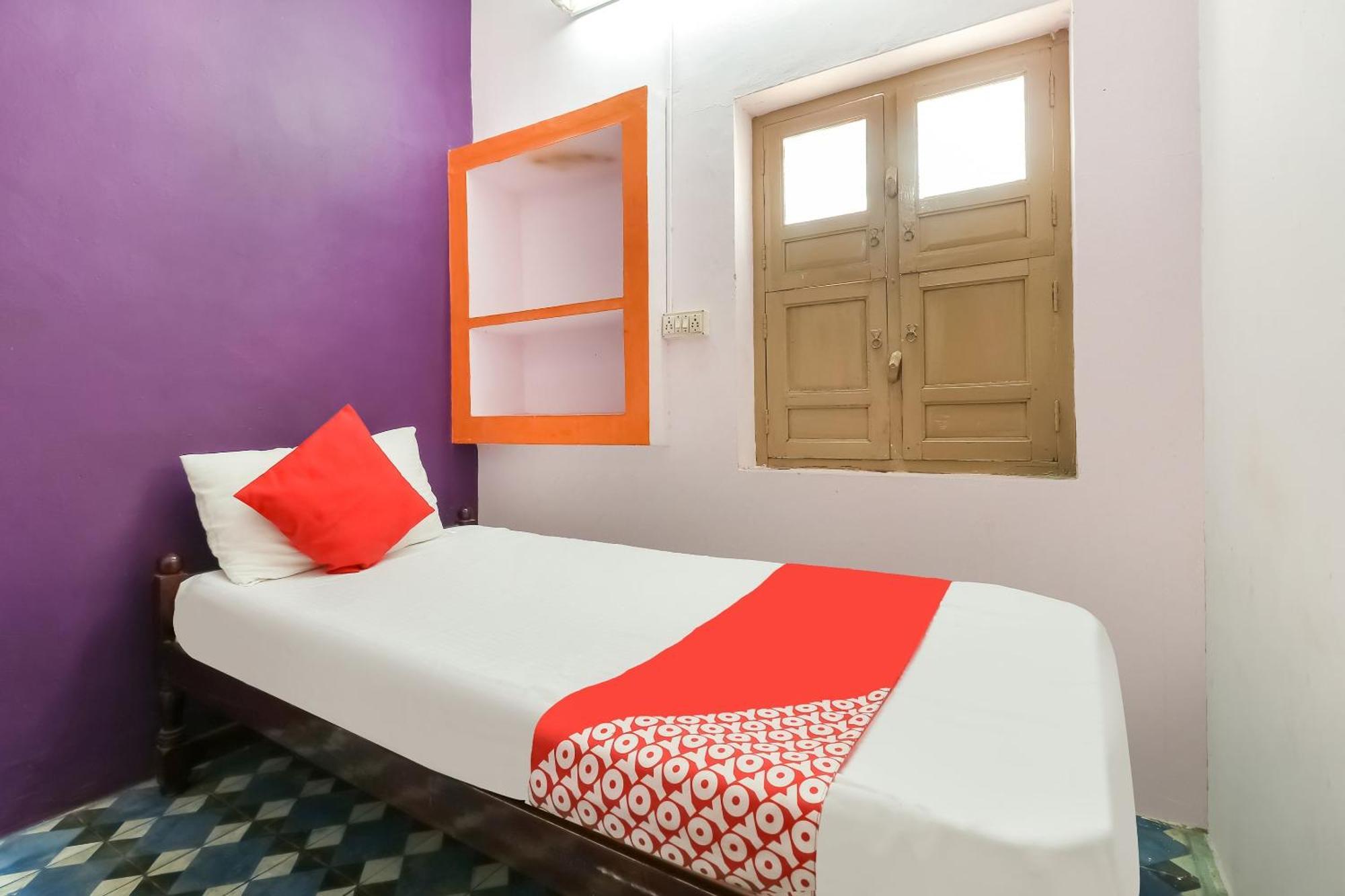 Hotel Oyo Sri Devi Residency