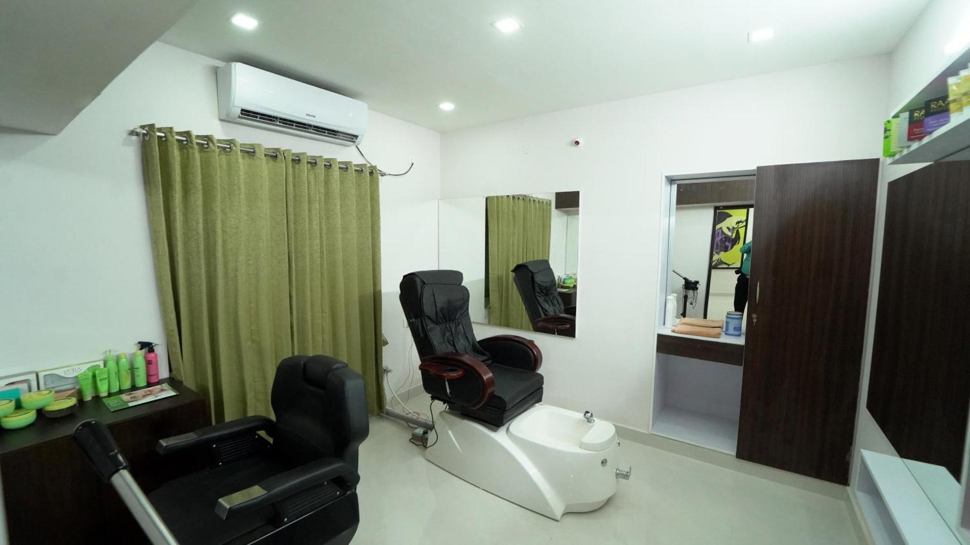 Kfour & Private Limited Hotel
