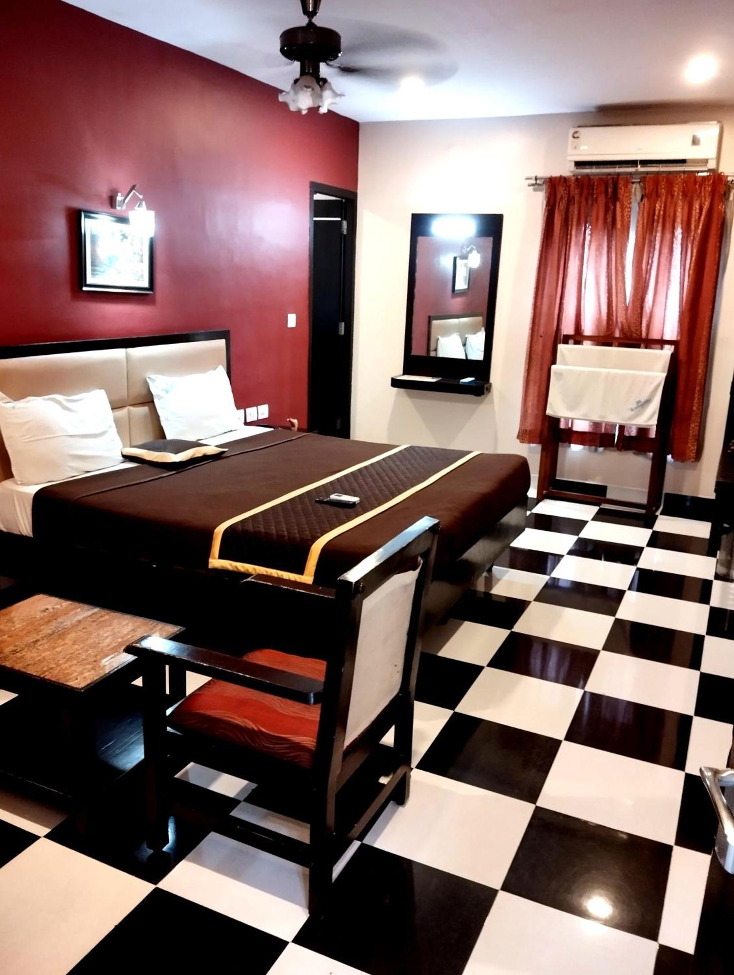 Sri Arulmuthu Residency