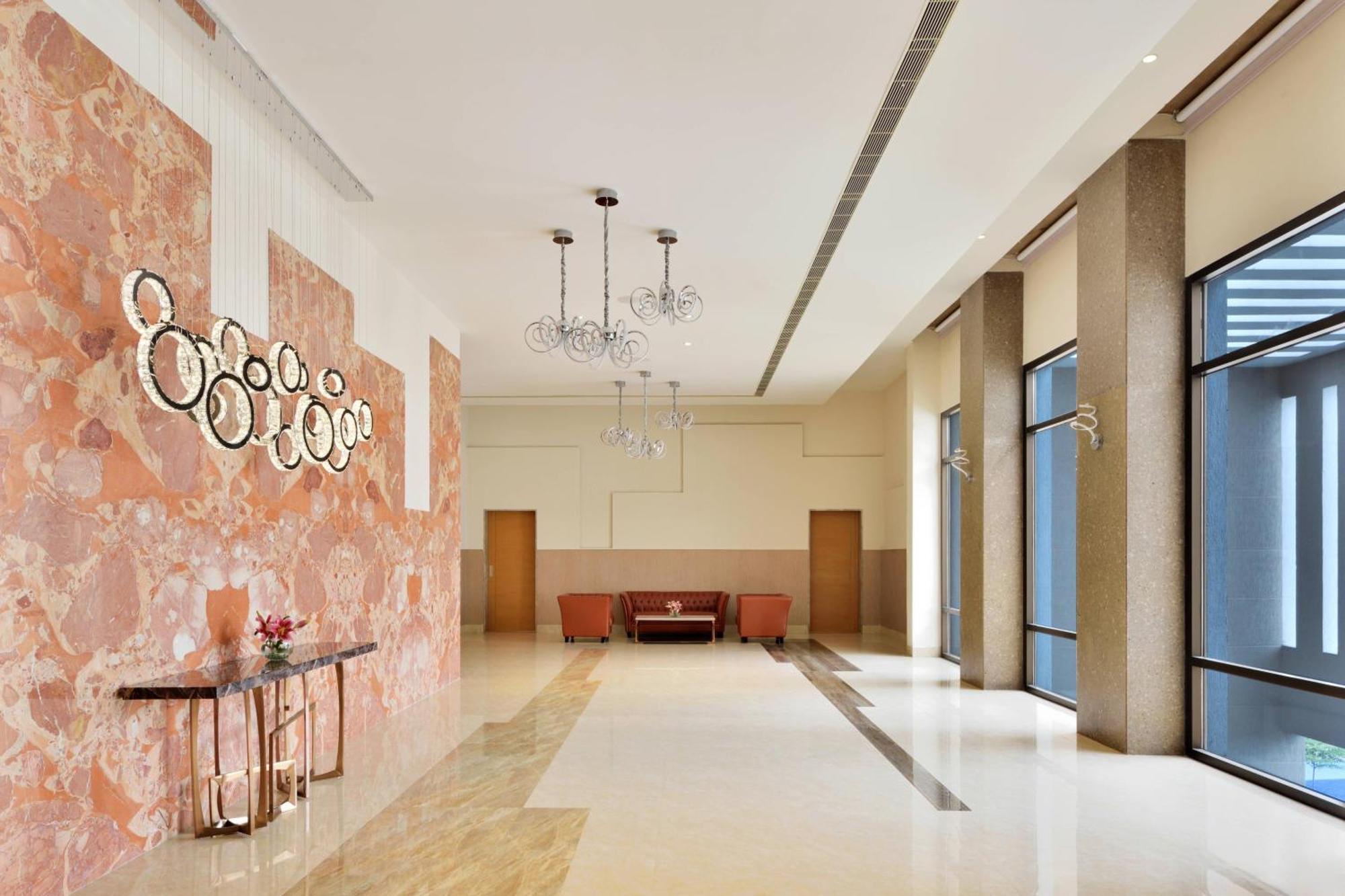 Courtyard By Marriott Hotel 5*