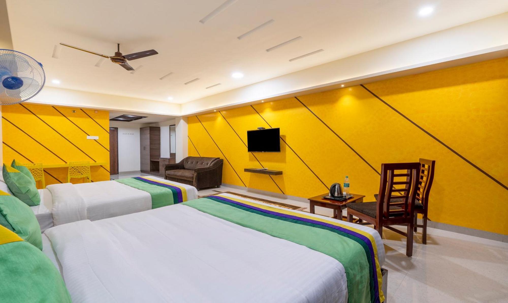 Treebo D Grand Hotel 3*