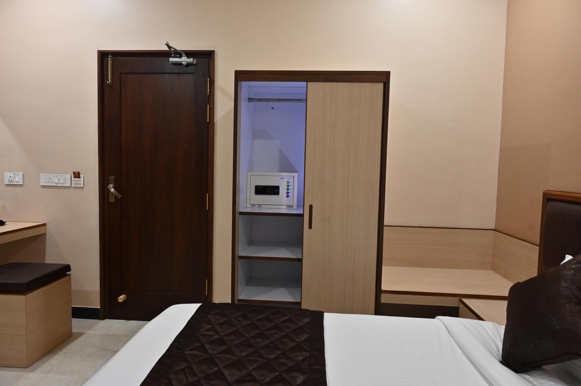 Majestic Grand Hotel 3*