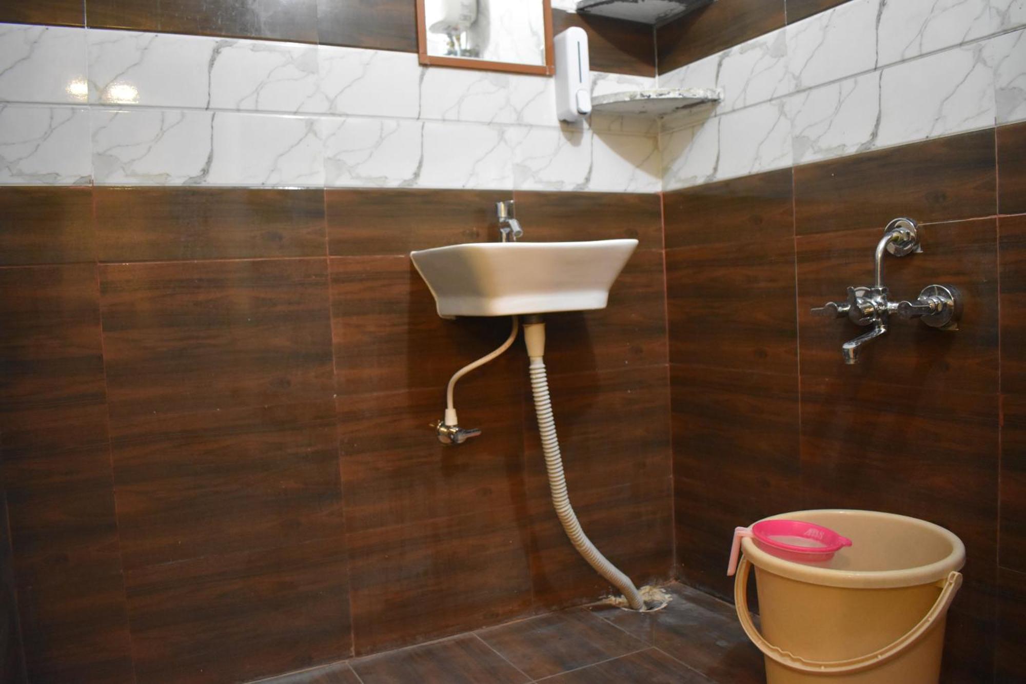 Aishwaryam Guest house Madurai
