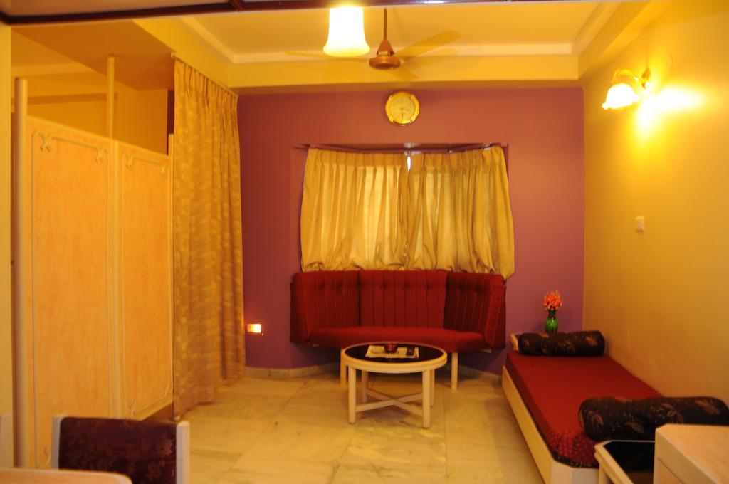 Hotel Saratharajans