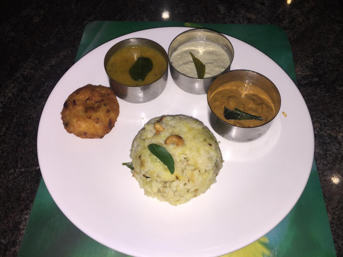 Hotel Saratharajans
