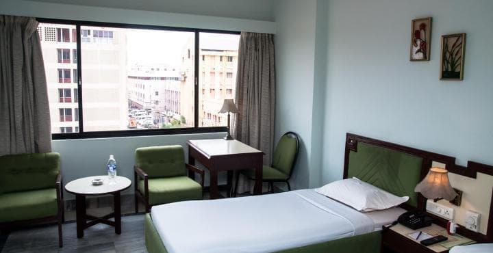 Park Plaza Hotel 2*