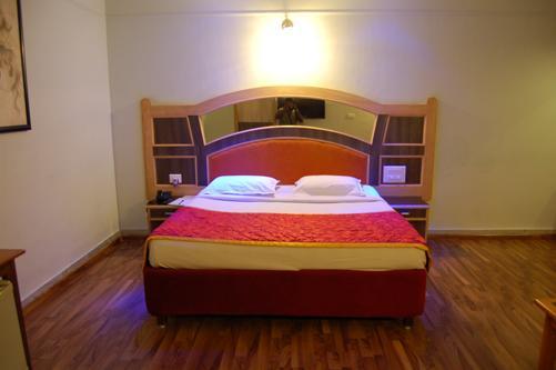 Park Plaza Hotel 2*