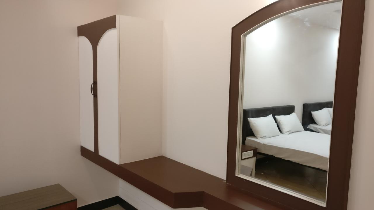 Ashok Bhavan Hotel 3*