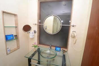 Oyo Premium Railway Junction Hotel 3*