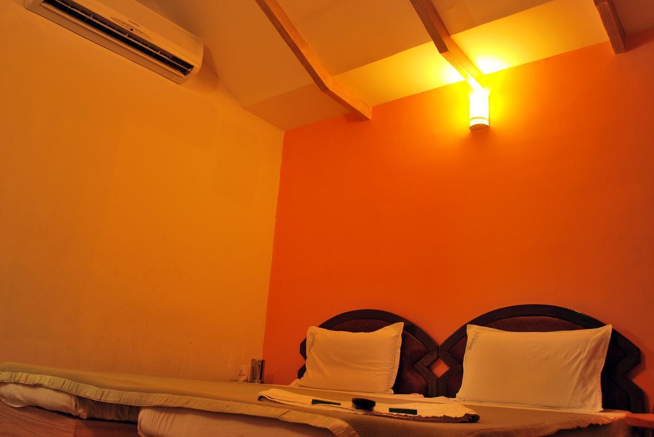 Temple Hotel 2*