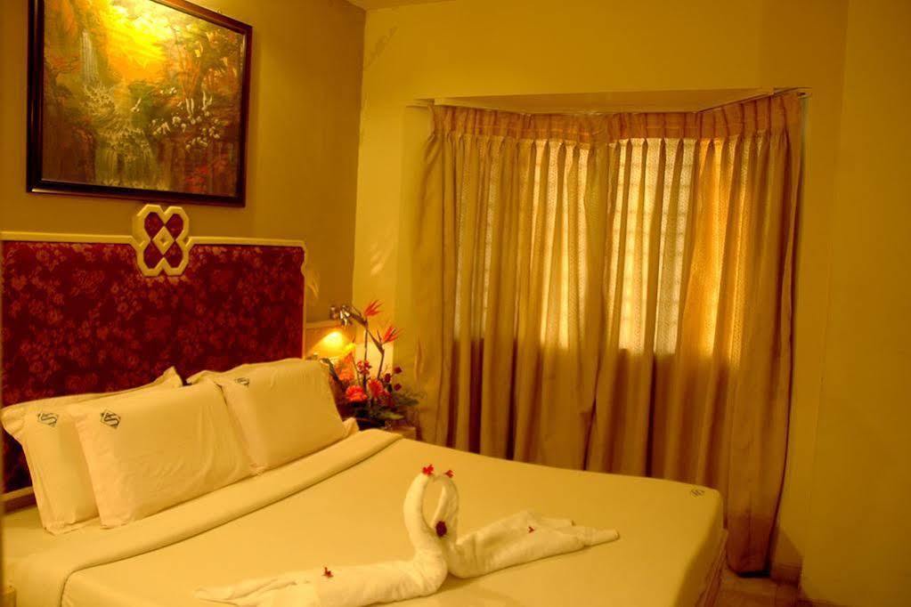 Saratharajans Hotel