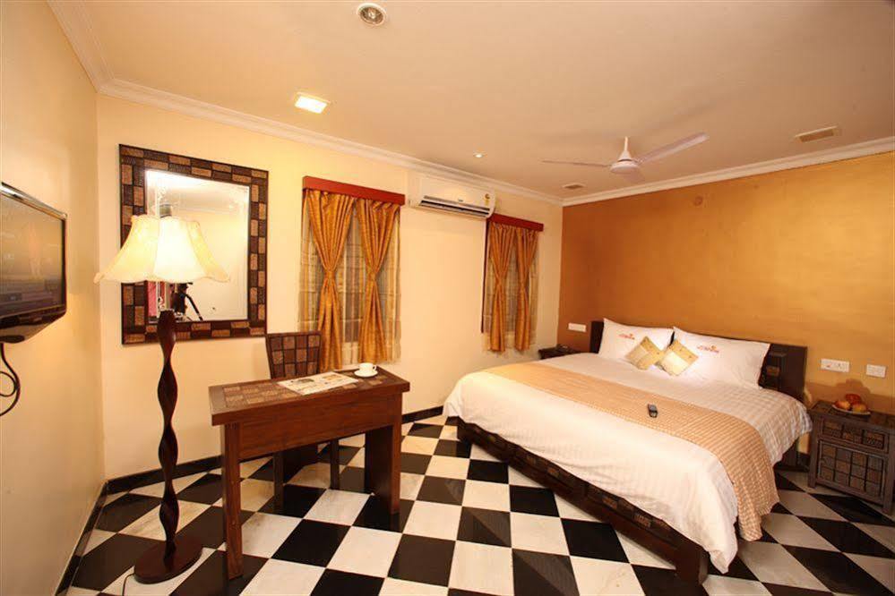 Hotel Meenakshi's Sunshine