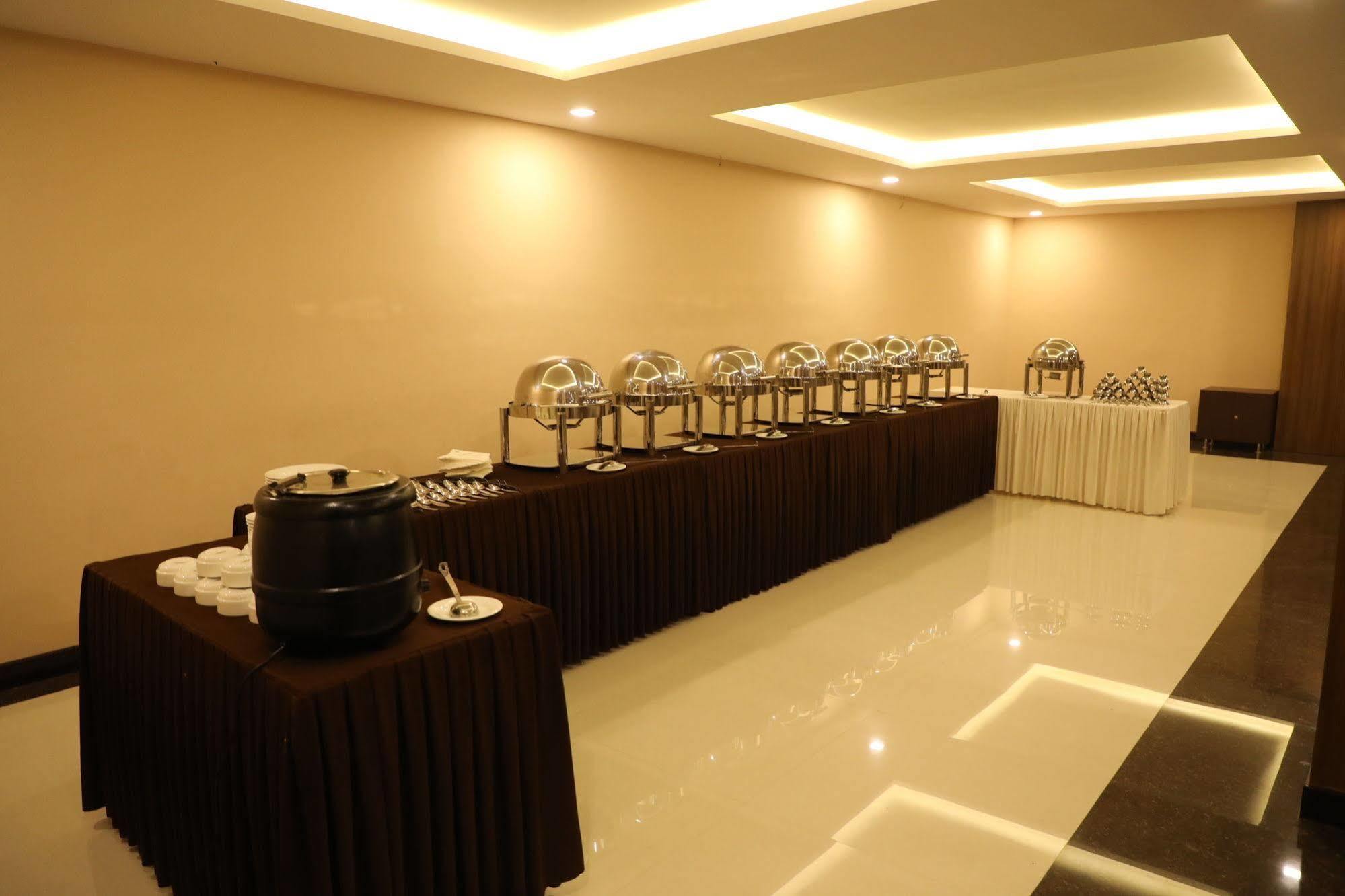The Thangam Grand Hotel 3*