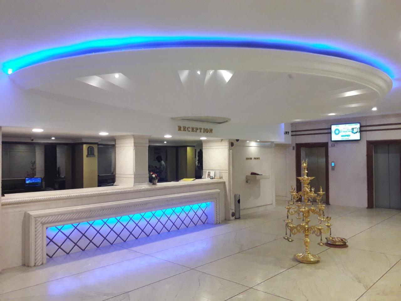 Park Plaza Hotel 2*