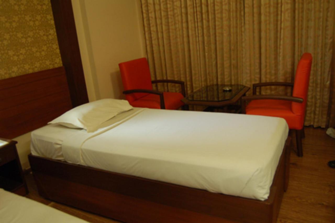 Park Plaza 2*