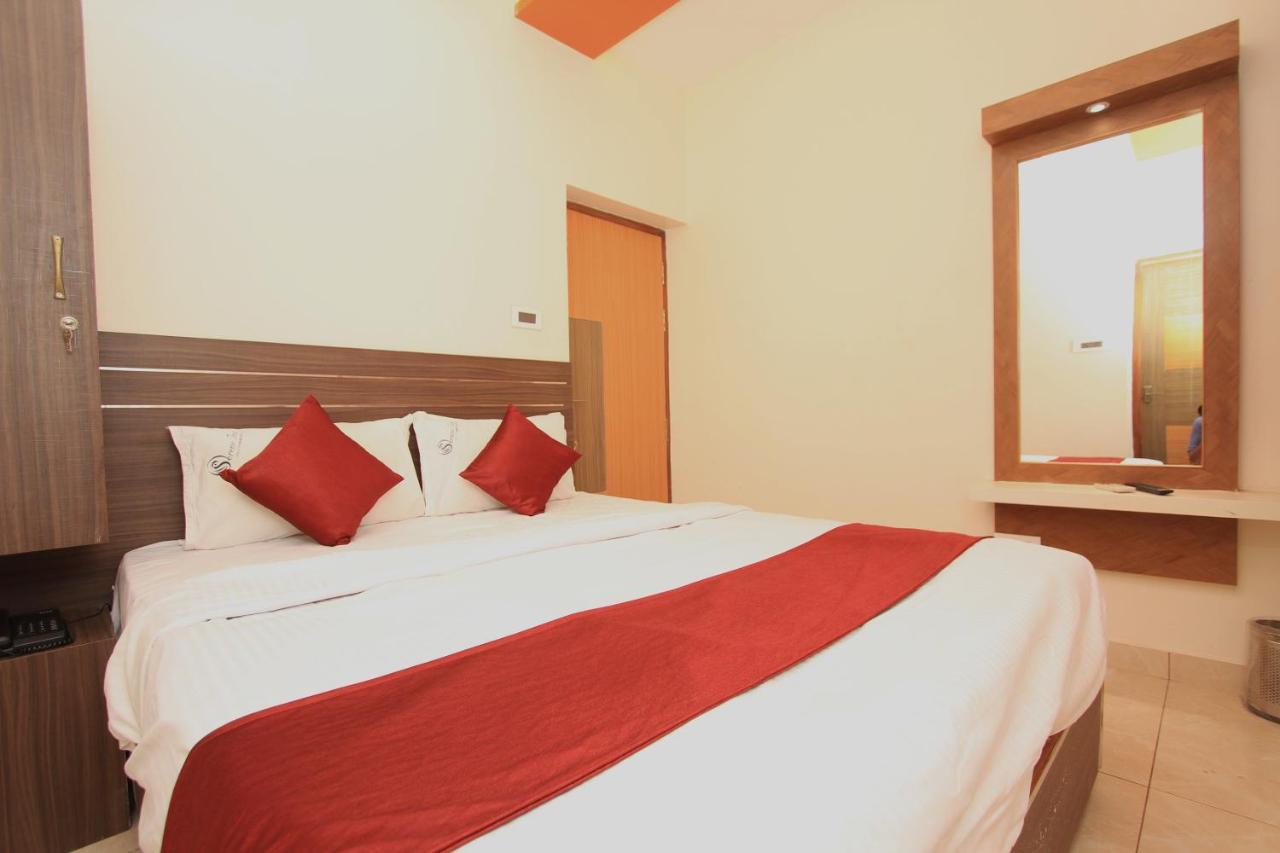 Oyo 14715 Serene Hotel 3*