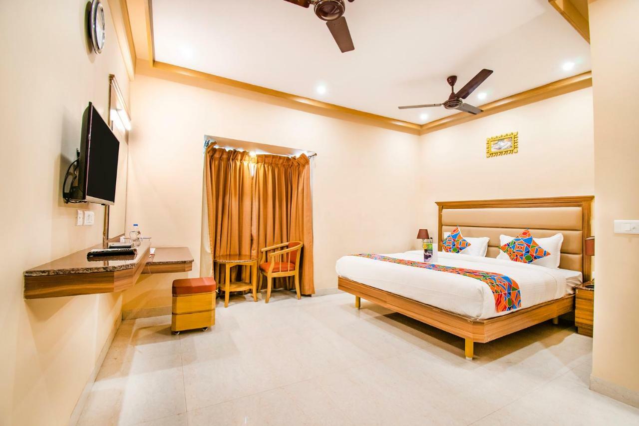 Hotel Fabhotel Bairav Grand