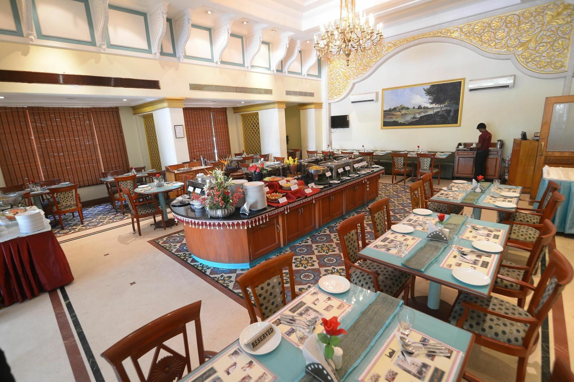 Oyo Premium Railway Junction Hotel